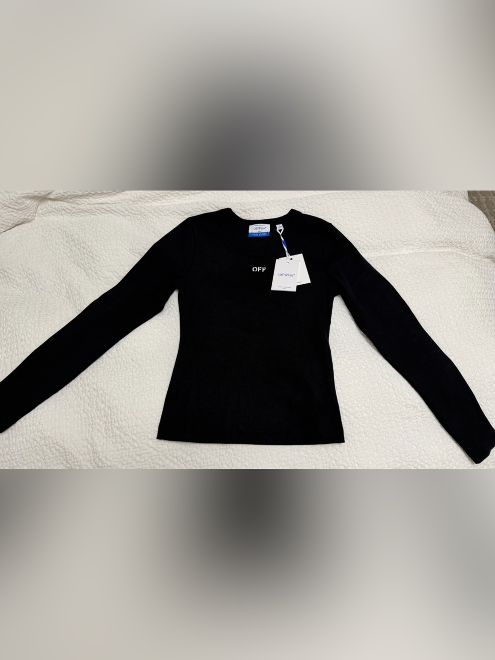 NEVER WORN! Off-White Crewneck fitted long sleeve T-shirt with Subtle Logo